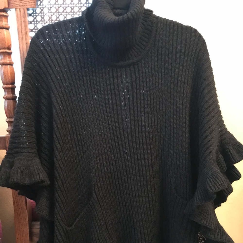 Black sweater W/pockets